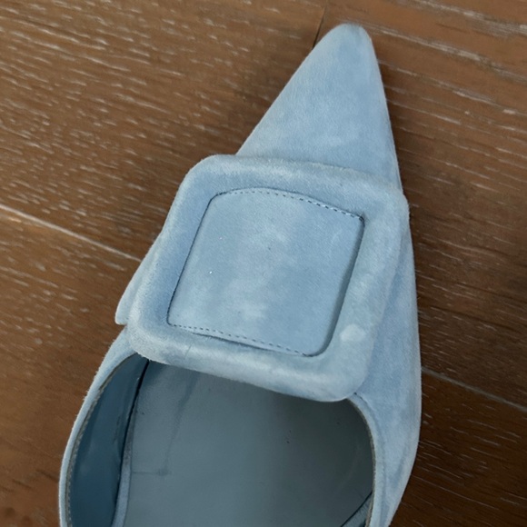 Manolo Blahnik Light Blue Suede Heels - Picture 4 of 12